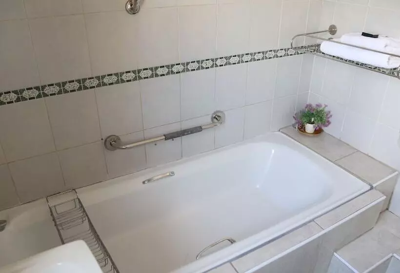 Majatalo Roba Monakedi Guest Lodge