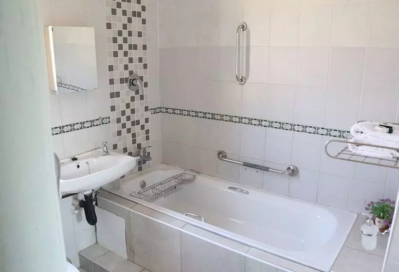 Majatalo Roba Monakedi Guest Lodge