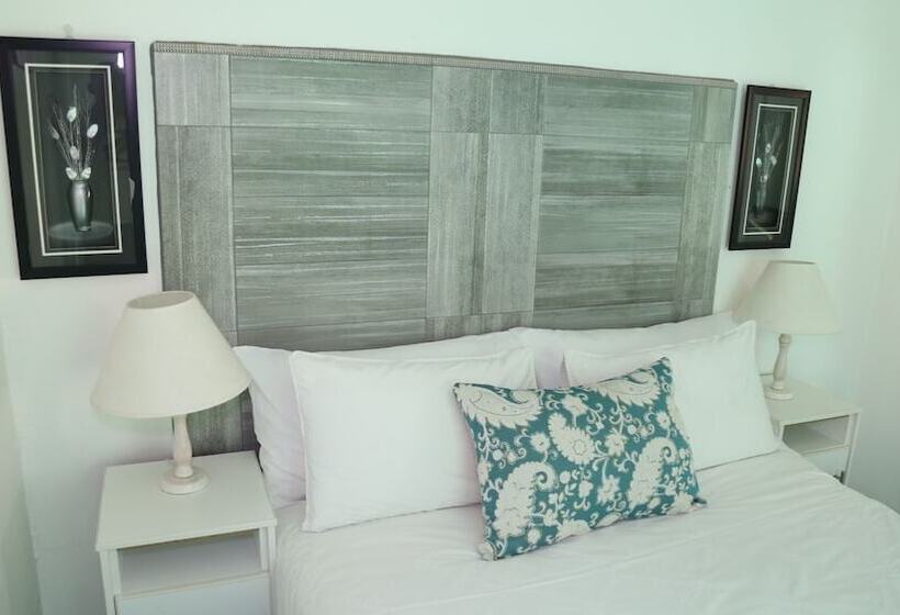 بنسيون Roba Monakedi Guest Lodge