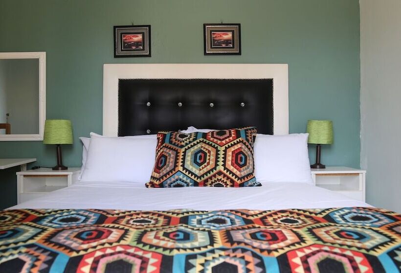 بنسيون Roba Monakedi Guest Lodge