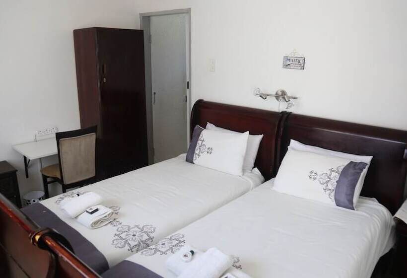 بنسيون Roba Monakedi Guest Lodge