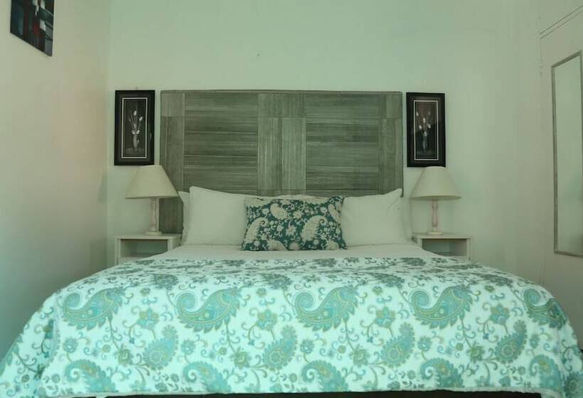 بنسيون Roba Monakedi Guest Lodge