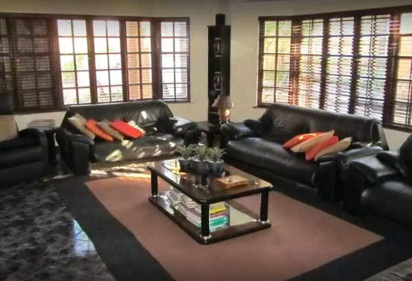 ペンション Whara Whara Guest House