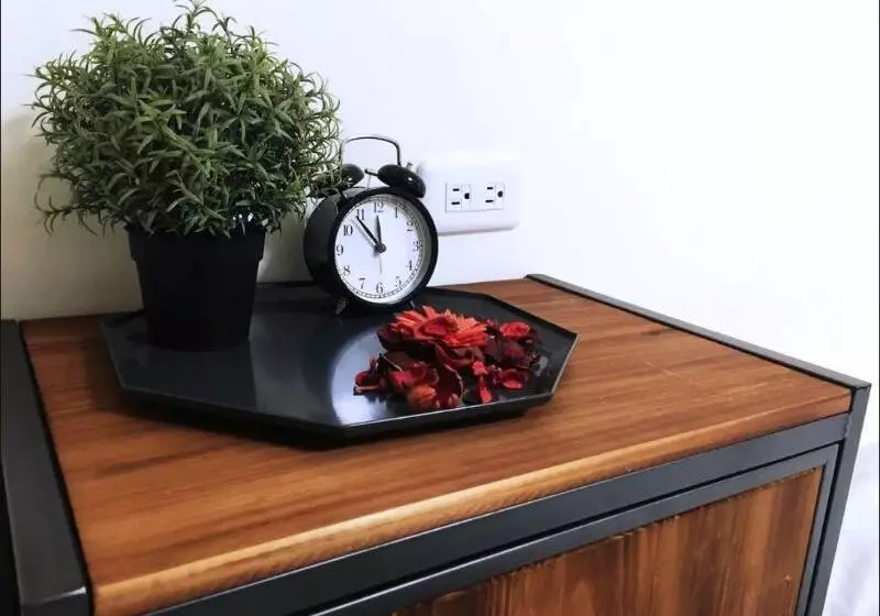 پانسیون Jr House