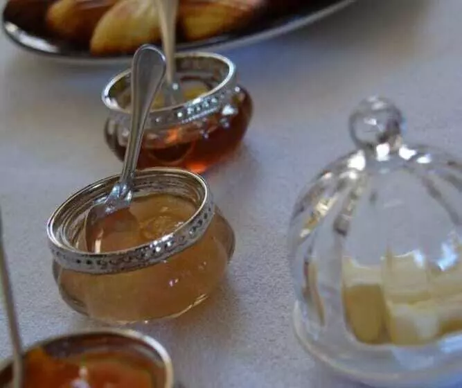 ベッドアンドブレックファースト Le Celadon