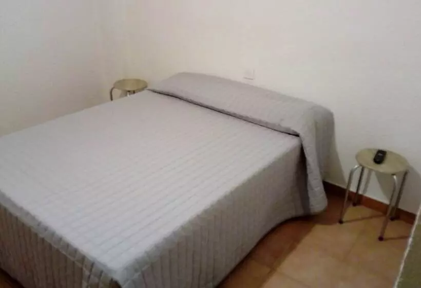 مسافرخانه Plaza De Espana