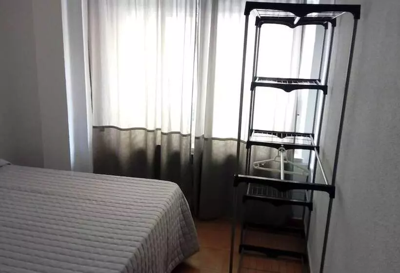 مسافرخانه Plaza De Espana