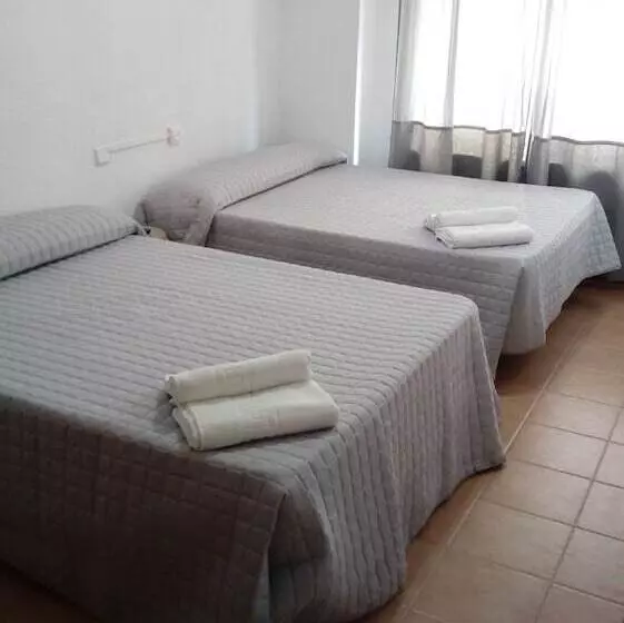 مسافرخانه Plaza De Espana