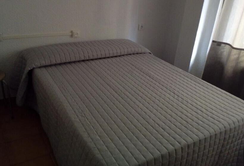 مسافرخانه Plaza De Espana