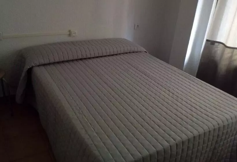 مسافرخانه Plaza De Espana