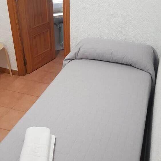 مسافرخانه Plaza De Espana