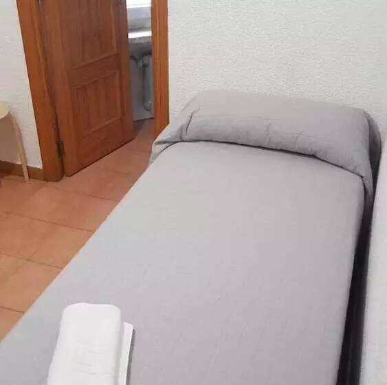 مسافرخانه Plaza De Espana