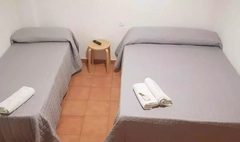 مسافرخانه Plaza De Espana