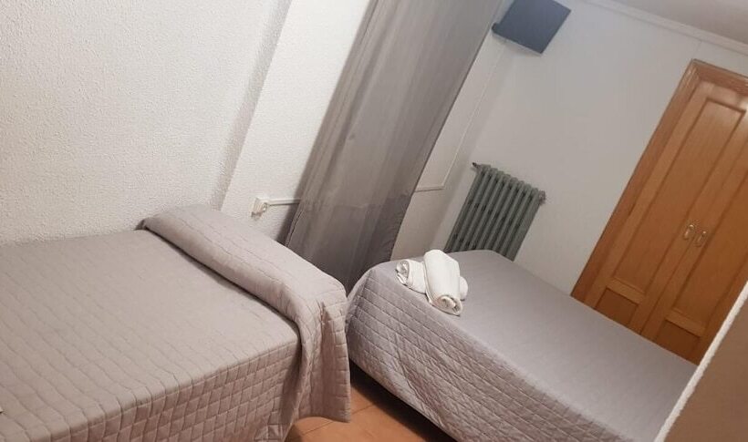 مسافرخانه Plaza De Espana