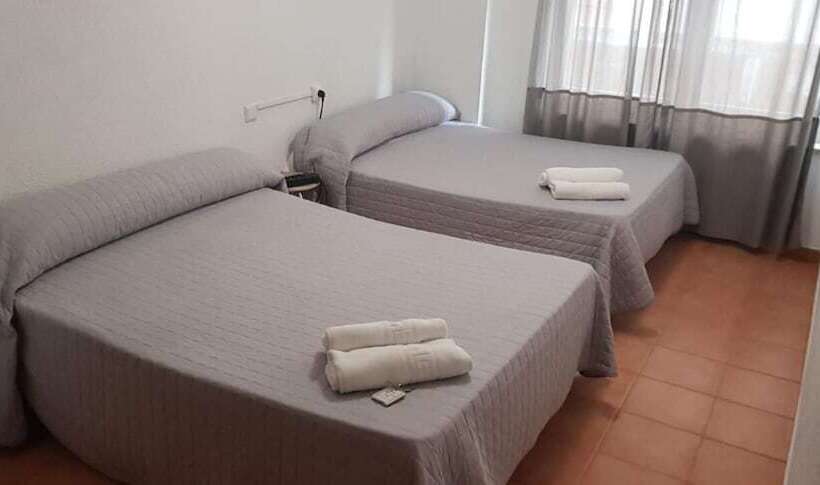 مسافرخانه Plaza De Espana