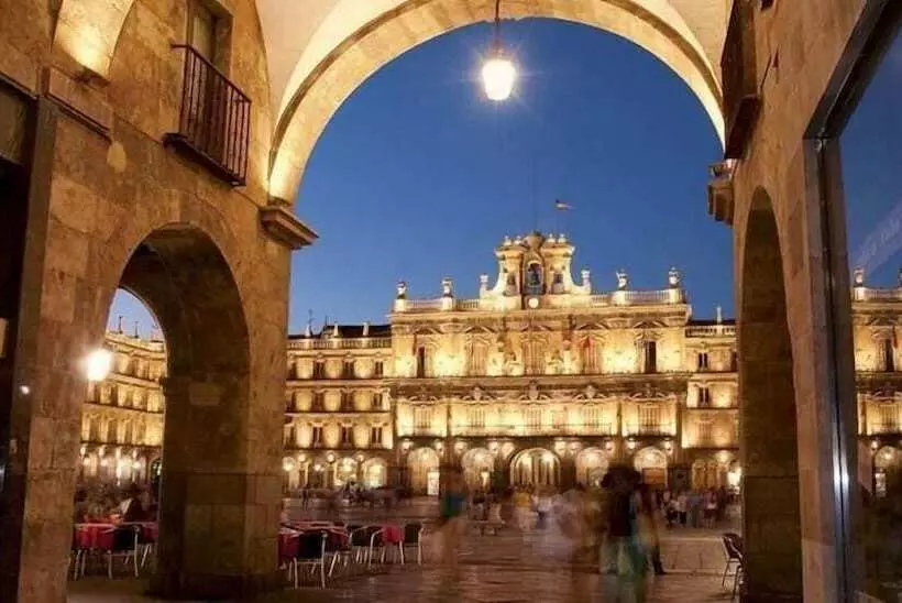 مسافرخانه Plaza De Espana