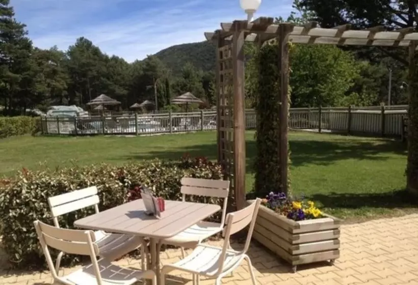 ホテル Camping Rcn Les Collines De Castellane