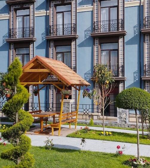 هتل Macara Sheki City