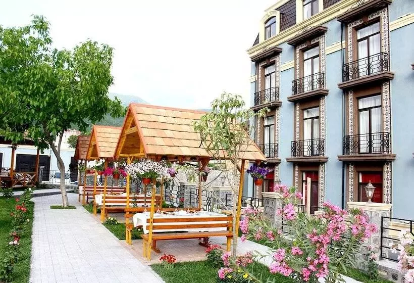 هتل Macara Sheki City