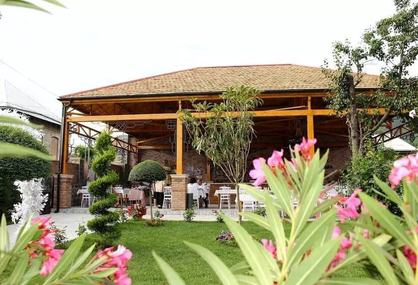 هتل Macara Sheki City