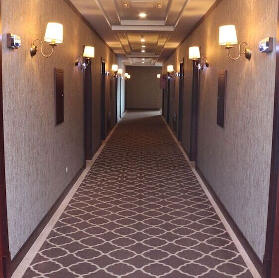 هتل Macara Sheki City