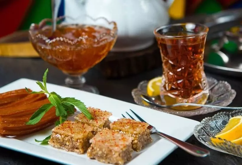 هتل Macara Sheki City