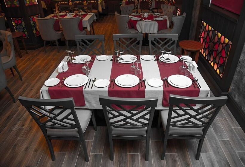 هتل Macara Sheki City