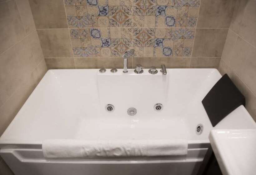 هتل Macara Sheki City