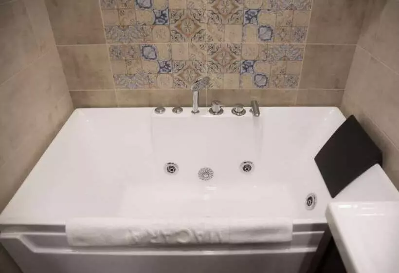 هتل Macara Sheki City