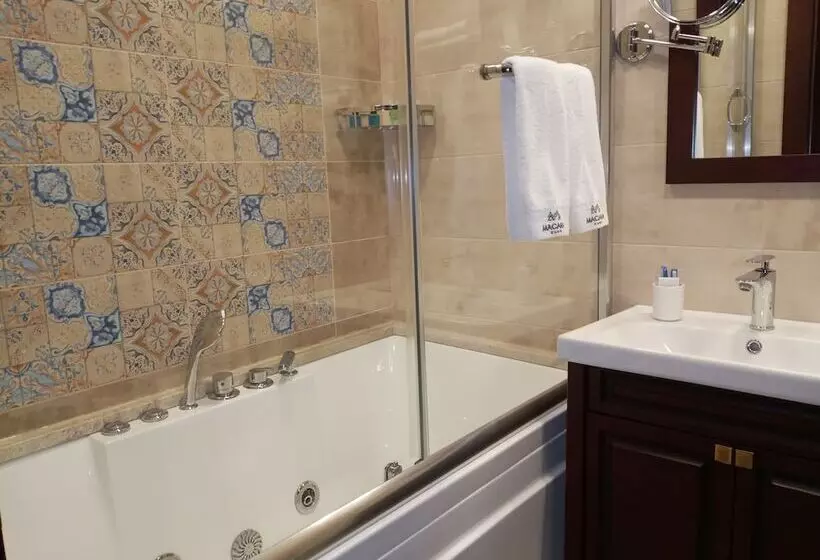 هتل Macara Sheki City