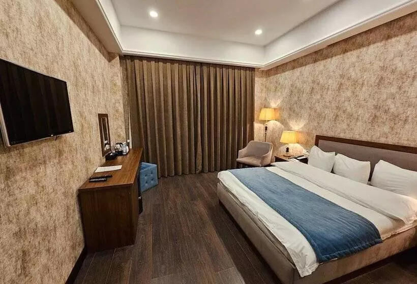 هتل Macara Sheki City