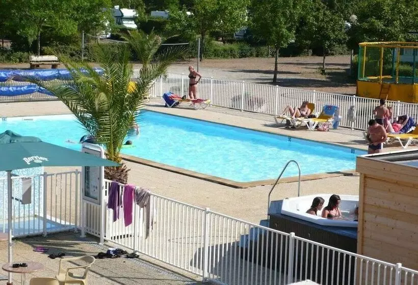 ホテル Camping D Angers