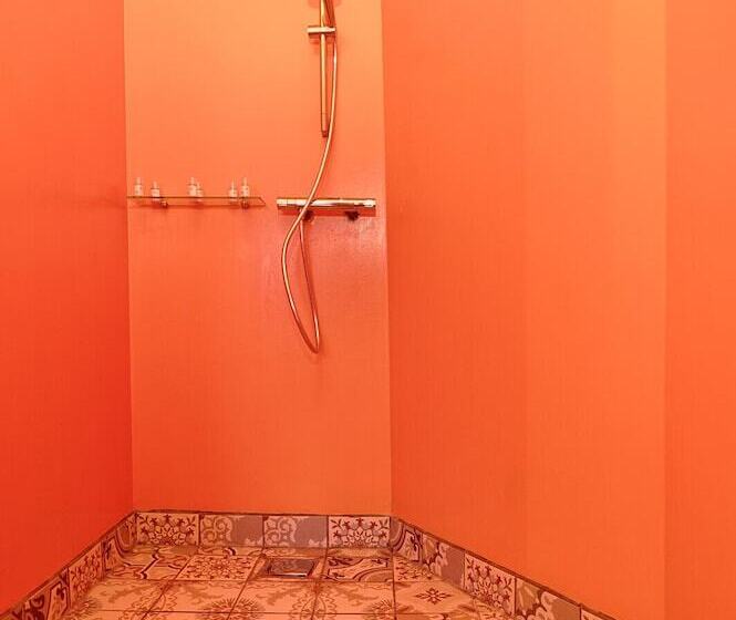 ペンション Les V Elements