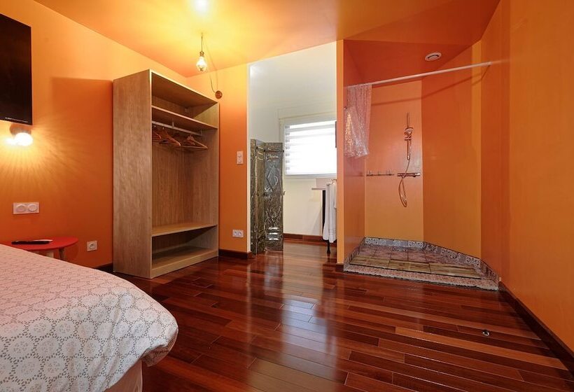 ペンション Les V Elements