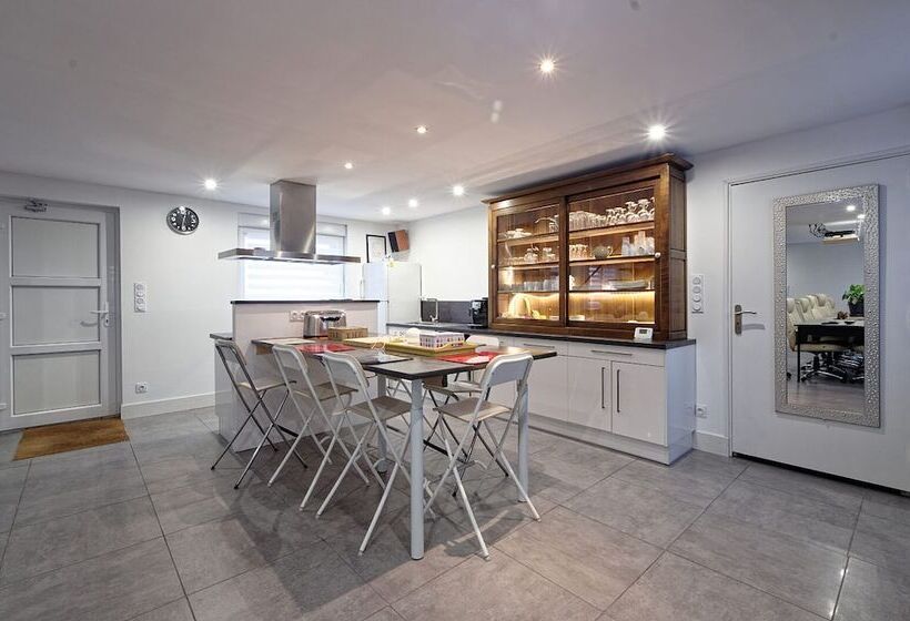 ペンション Les V Elements