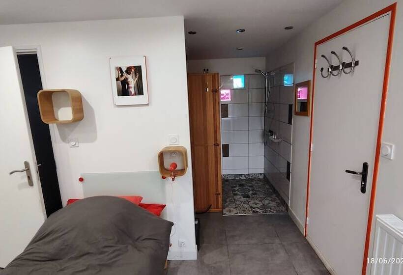 ペンション Les V Elements