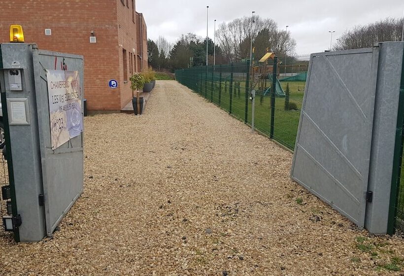 ペンション Les V Elements