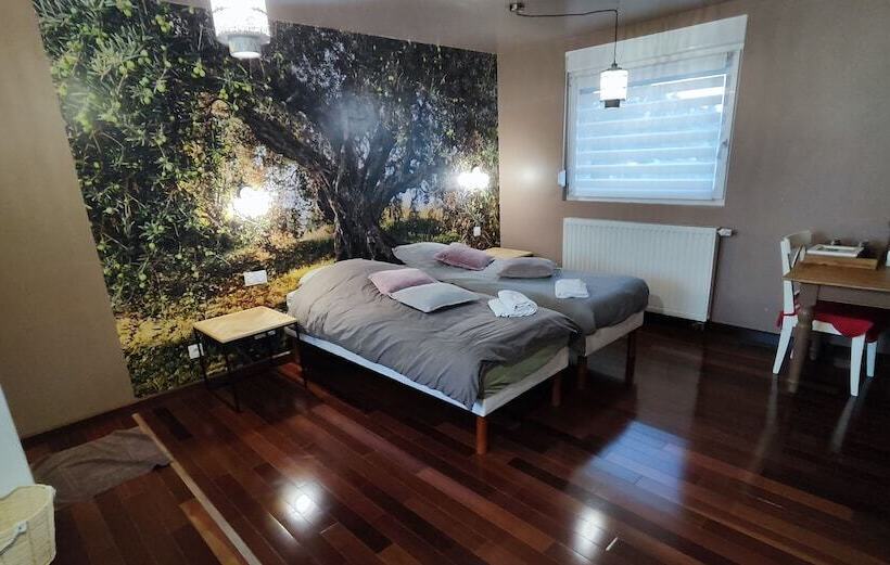 ペンション Les V Elements