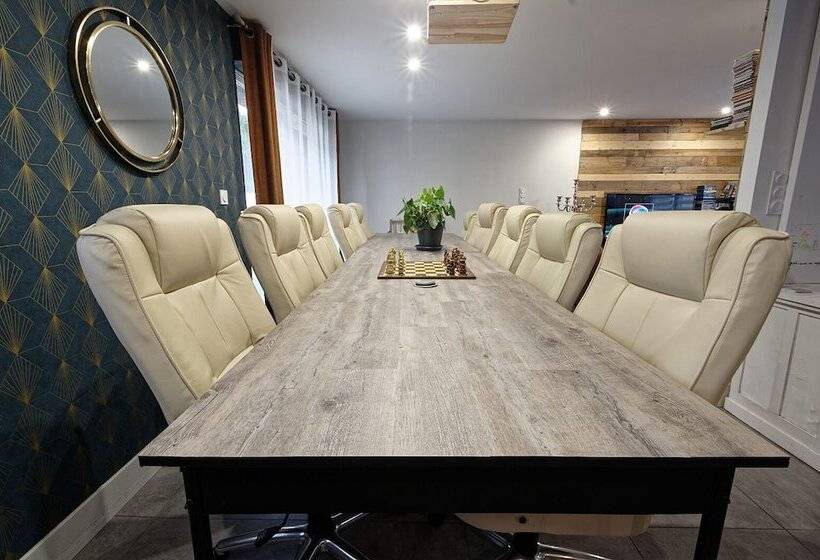 ペンション Les V Elements