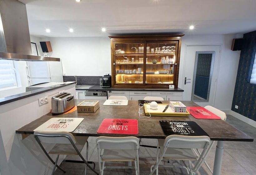 ペンション Les V Elements