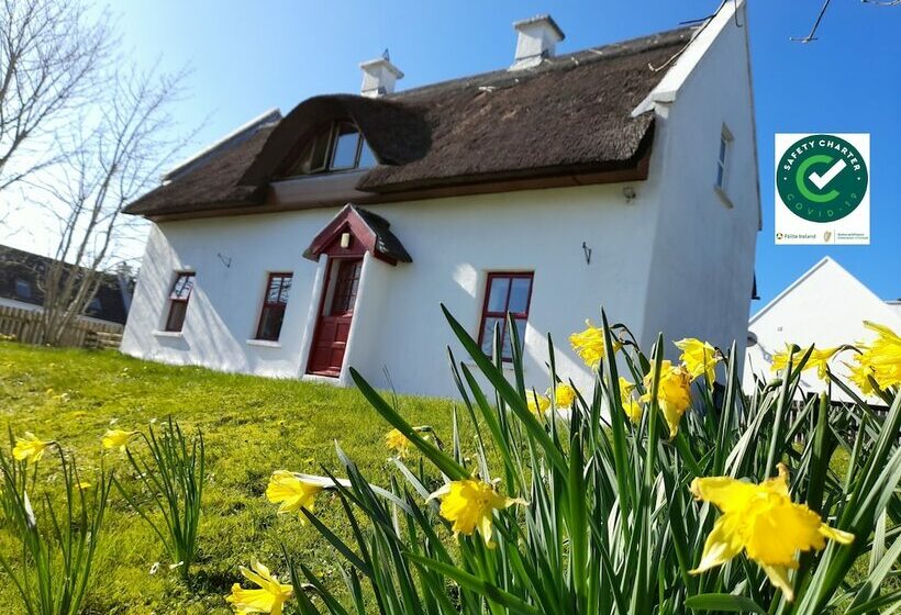 Teac Chondai Thatched Cottage