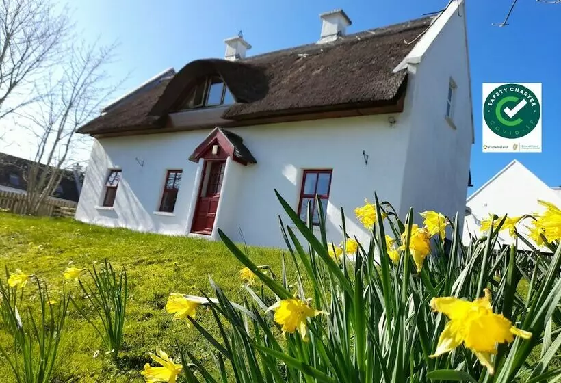 Teac Chondai Thatched Cottage