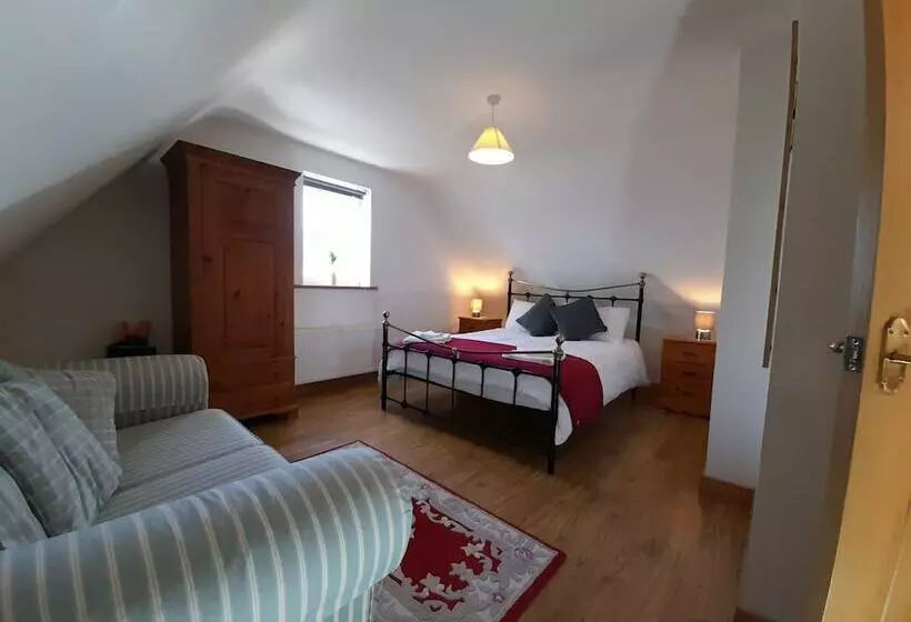 Teac Chondai Thatched Cottage