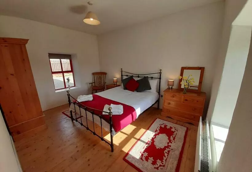 Teac Chondai Thatched Cottage