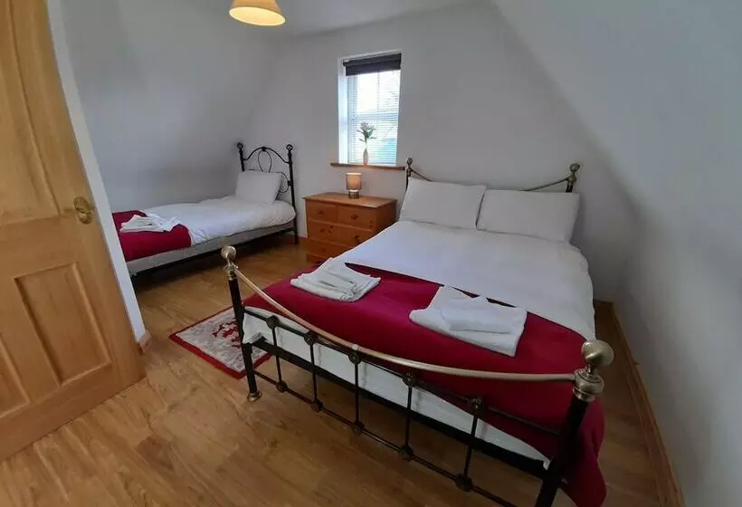 Teac Chondai Thatched Cottage