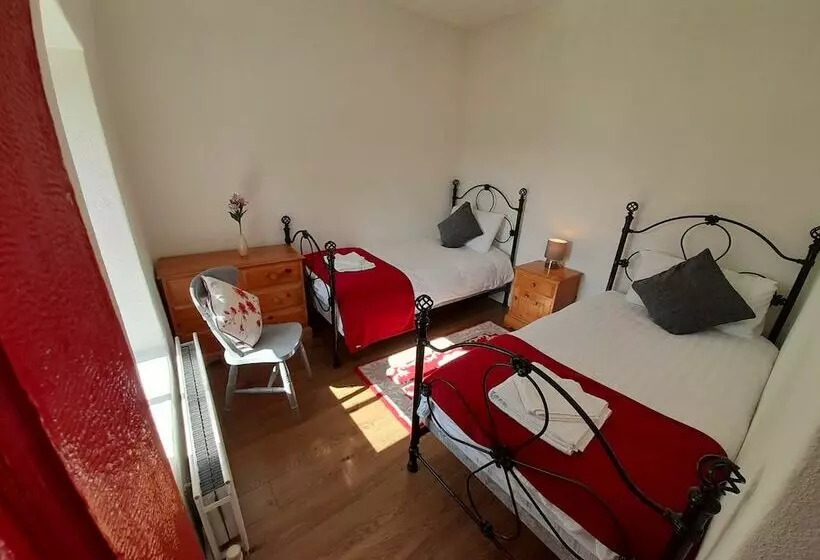 Teac Chondai Thatched Cottage