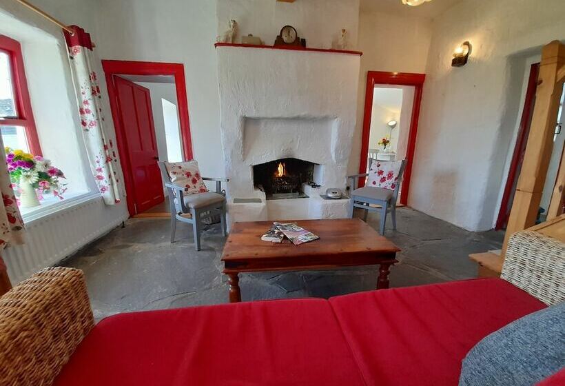 Teac Chondai Thatched Cottage