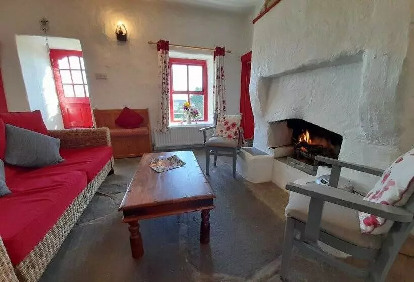 Teac Chondai Thatched Cottage