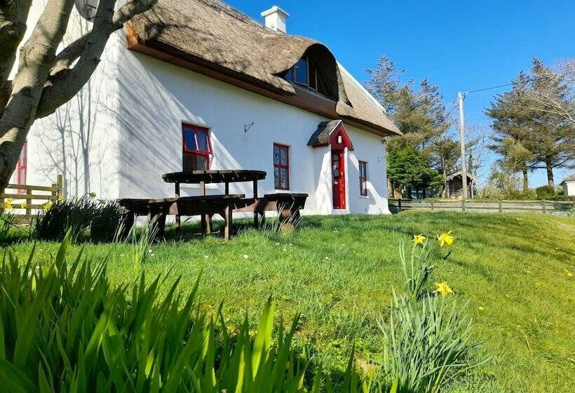 Teac Chondai Thatched Cottage