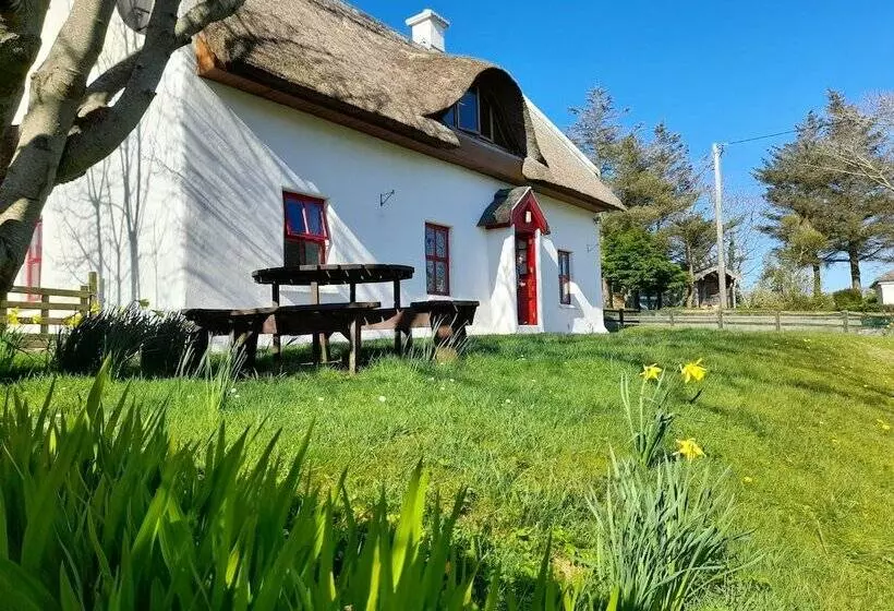 Teac Chondai Thatched Cottage